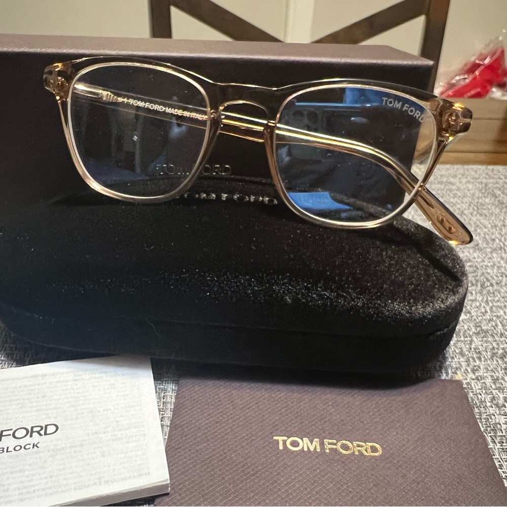 Tom Ford TF5625-B blue blocker glasses! NEW!!